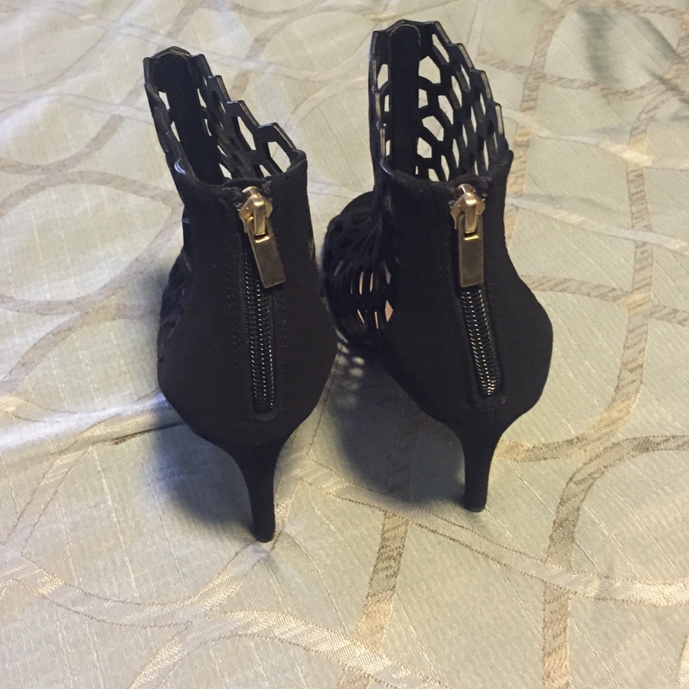 Shoes - Picture 4 of 7